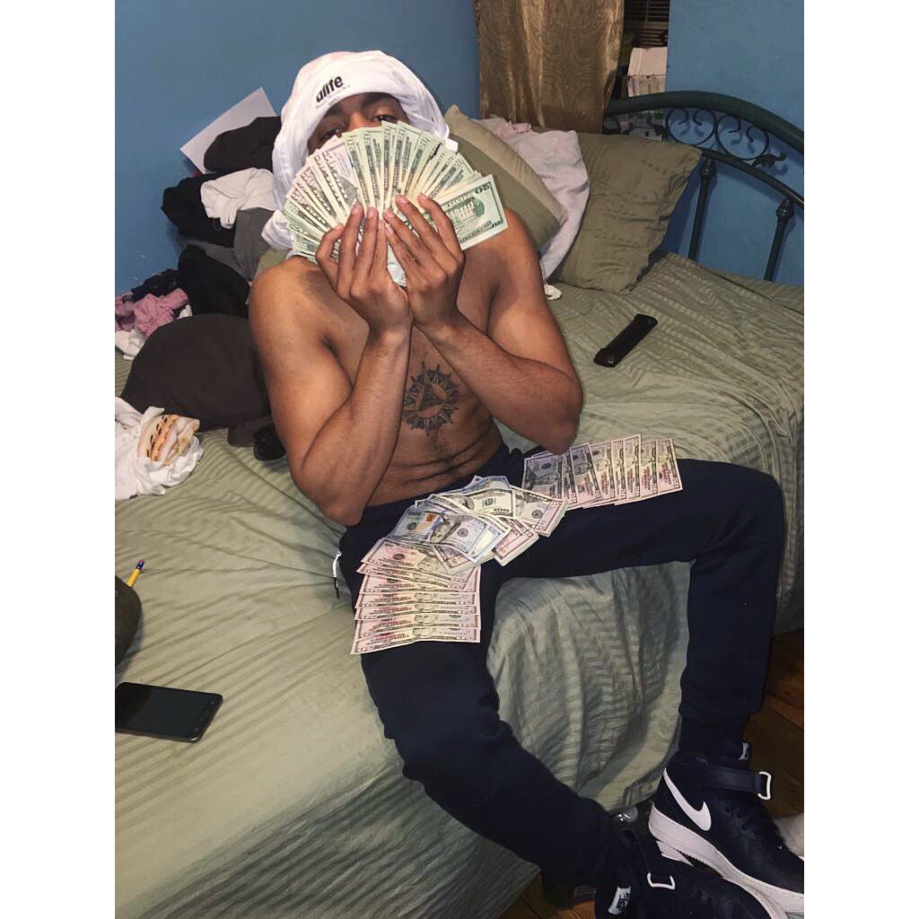 JiggaBoo_FBG's tweet photo. 😏😏😏😏 https://t.co/pCzNTPutfX