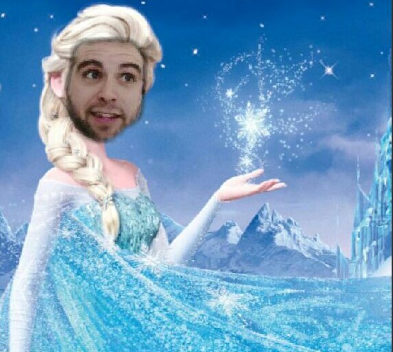 btsofme_'s tweet photo. @vegetta777 Elsagetta😂 Deberían contratarte a ti para una segunda película, a nadie le queda mejor ese papel que a ti ❄ https://t.co/UwFMwXY3VU