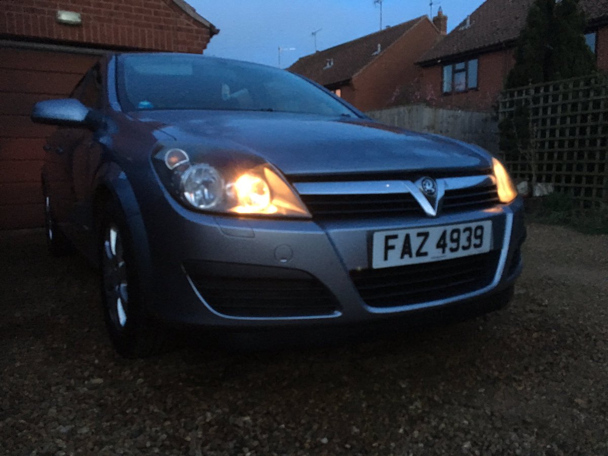 EddieFarrow's tweet photo. After a afternoon cleaning the daily she's back looking as good as ever 😀#car #vauxhall #becauseocd #clean #dailydriver #astra https://t.co/pXy555DtdC