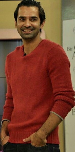 I_am_Madiha's tweet photo. LMAO ONLY Barun can comment: "I sound like a football team" when people were screaming his name constantly #BarunInTurkey #ROFLING 😂🙈😙 https://t.co/o9lDgbTrZh