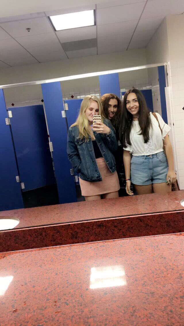 ardenmk's tweet photo. Edgefest was fun with my best friends 🖤 #edgefest25 https://t.co/vdpzxezYRa