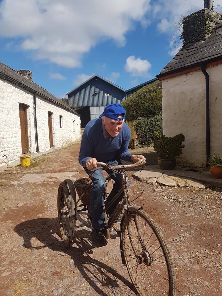 Bynea_CC's tweet photo. You can take the man out of road racing...#alanalan #cycling #cyclingclub #clubrun #vintagebike #vintagecyclist https://t.co/vhObTOVpup