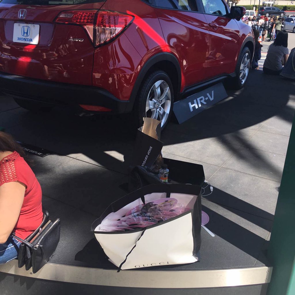 inyoureyes_jin's tweet photo. WINGS TOUR FREE HANDOUT STARTS FROM NOW^^ COME AND GET UR SEOKJIN FAN FOR FREE~~~ #BTSinAnaheim https://t.co/UxJ5tutj4n