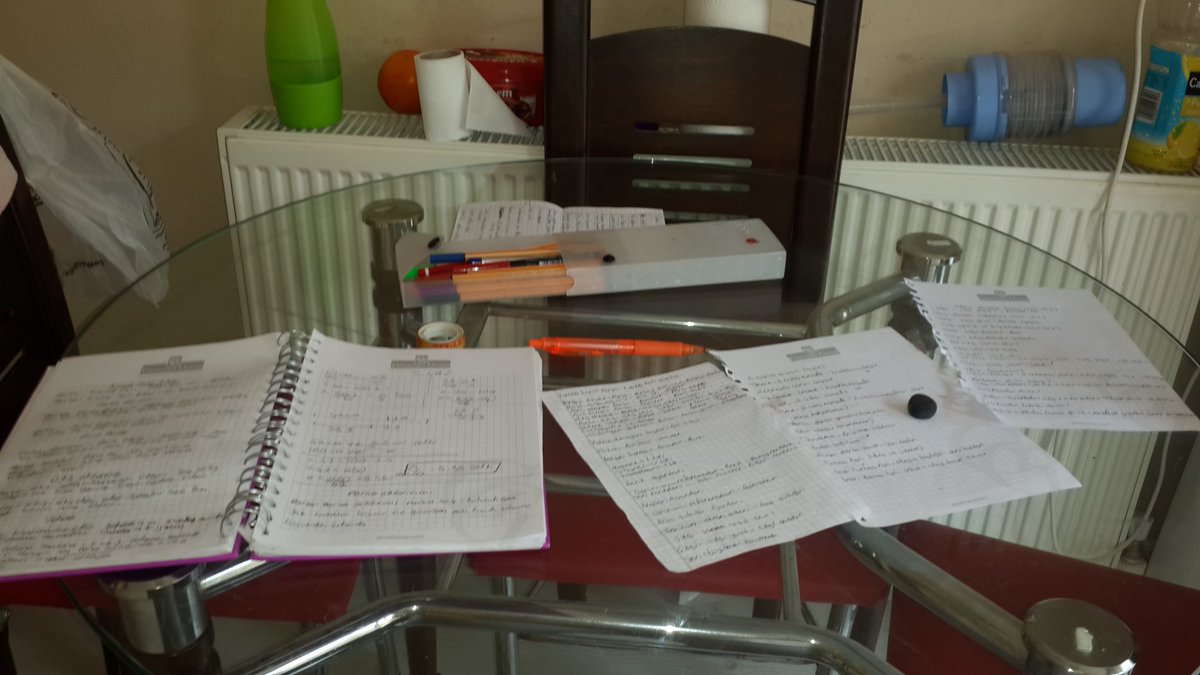 YeganeTok1's tweet photo. Yarın vizeler mi başliyor 😕 📖 📚 https://t.co/MtcpsqkmiP
