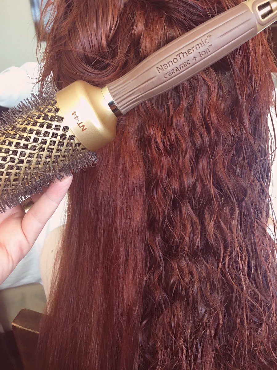 paytontaylorB's tweet photo. YALL Look at how this @OliviaGardenInt brush tamed my #irish under curl! I need more of these brushes. #acmawards #glamprep @Musiccitypretty https://t.co/yaqTbU4ntA