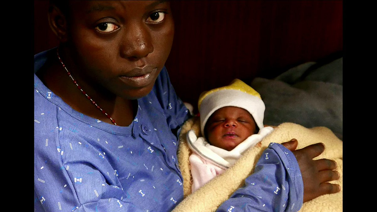 Notícia: Bebê de quatro dias é resgatado no Mar Mediterrâneo, perto da costa da Líbia: glo.bo/2n21TRl