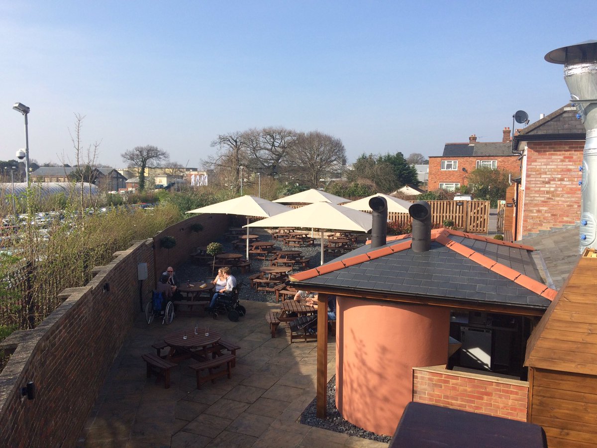 WellsUmbrellas's tweet photo. Four new large heated umbrellas installed in Farnborough. Contact us for more information on our range of umbrellas! #MDT-tex #bigumbrellas https://t.co/QnKtmfIVom