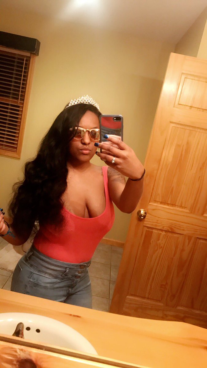 Its_Mee_JoJo's tweet photo. Pre birthday celebration !😛😍🎉🎊 #RealWorldD.E 😘 https://t.co/SjqS2kUZcR