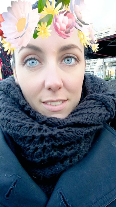 💞💕 Bonne soir&eacute;e mes ch&eacute;ris ! Plein de gros bisous !!! 💕💞 #goodnight #kiss https://t.co/knIFwrGqfY<a href="/tag/goodnight"class="tags"><span>#goodnight</span></a><a href="/tag/kiss"class="tags"><span>#kiss</span></a>