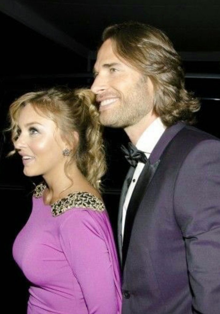 hcarog11's tweet photo. Que bonito que se ven juntos desde un principio así fue y así lo será siempre! #ElComplementoIdeal 😍
@Anboy88 @sebastianrulli ❤ https://t.co/u9Tyb29XaL