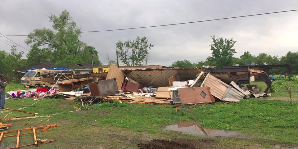 Two people killed in Louisiana mobile home hit by possible tornado read.bi/2oqvVxZ