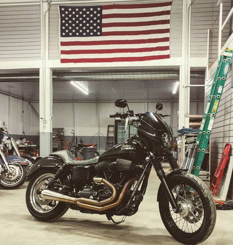 memshades's tweet photo. 🇺🇸⚡👊💀 📸:@dax_deadlife #cmhd #GauntletFairing #Dyna #FXDB #Streetbob https://t.co/ainll4mIuU