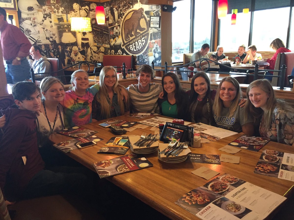 UDAFBLA's tweet photo. The start of our UDA FBLA state trip. Getting some dinner and then to the Bears game. #states #PAFBLA17 #UDAProud https://t.co/eB96r12PMV