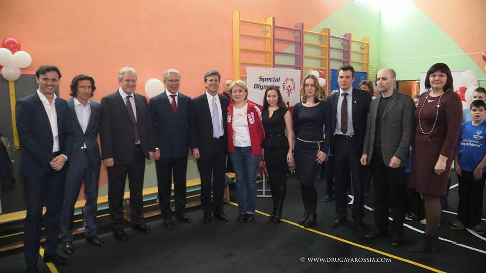 MoscowSpOl's tweet photo. Визит президента SpecialOlympics Inc Тимати Кеннеди Шрайвера в 79 - ю школу - интернат в Москве #СпециальнаяОлимпиада #SpecialOlympicsMoscow https://t.co/MgQPIsSA4O