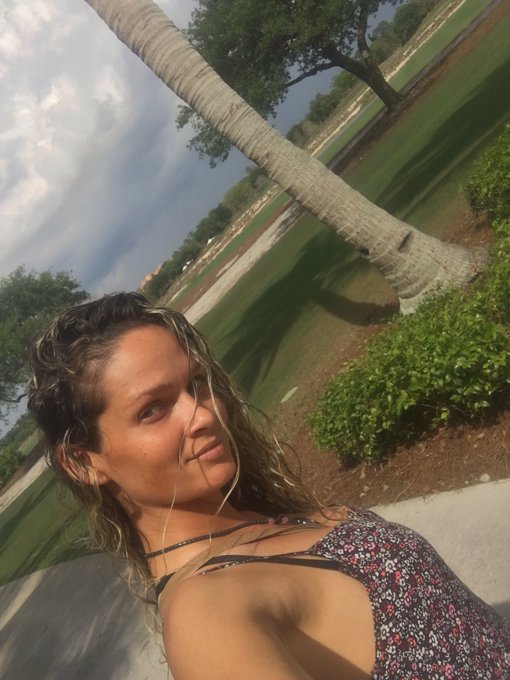 Enjoying a warm day before heading to Pittsburgh. @BlushExotic https://t.co/JqWhHnBWe3