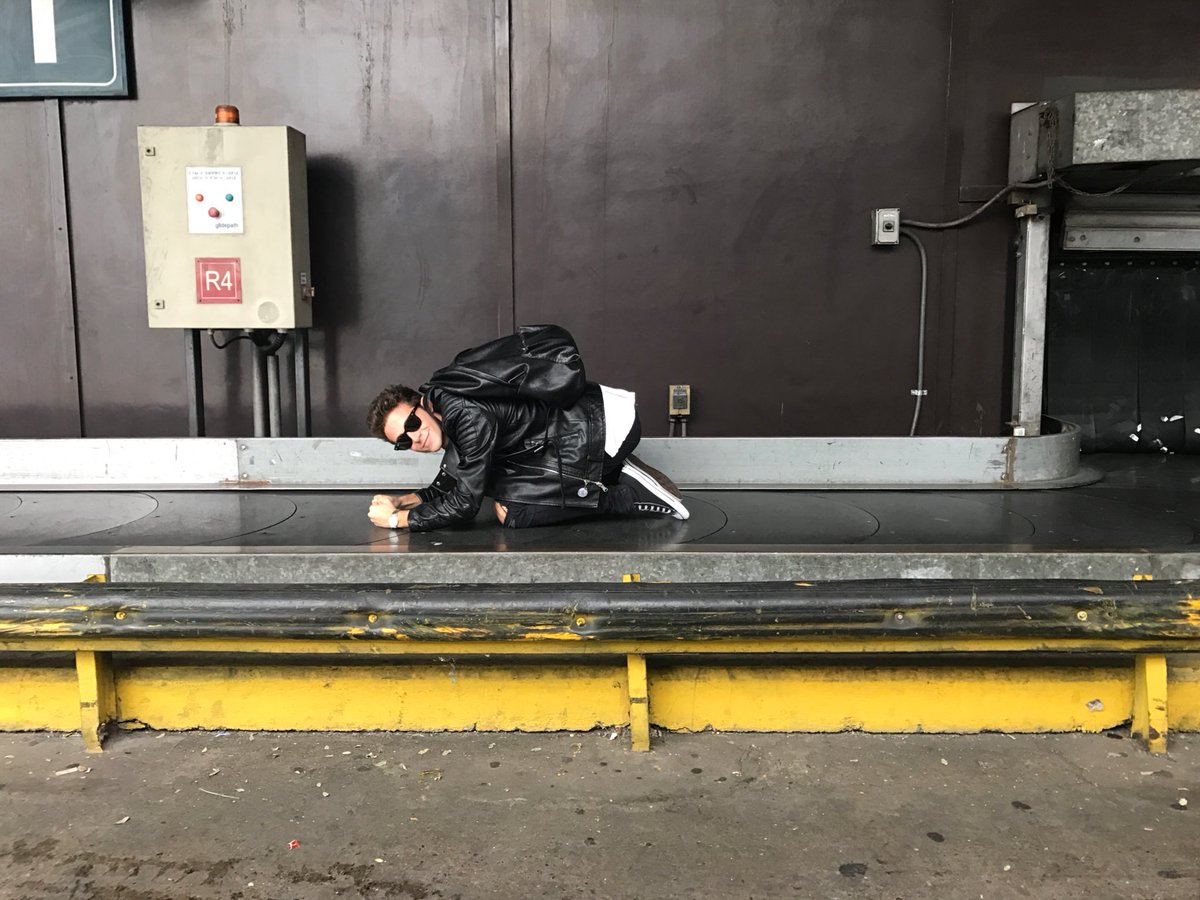 _ruggero's tweet image. Me convertí en valija por unas horas! Paraguay estoy llegando 🇵🇾😀