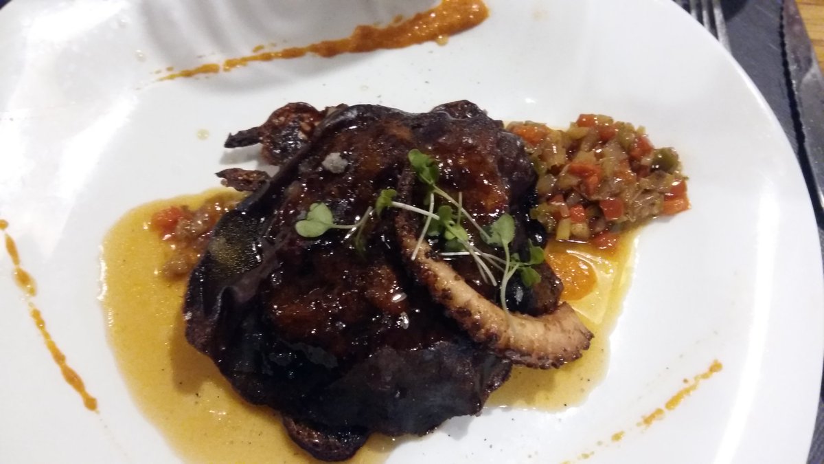 kgaseni's tweet photo. Experiència gastronòmica a @LaSubhastaResta amb @madolphi  #maridatge #menúa3mans #wineissocial #ametllademar https://t.co/XTMgtbJ51Q