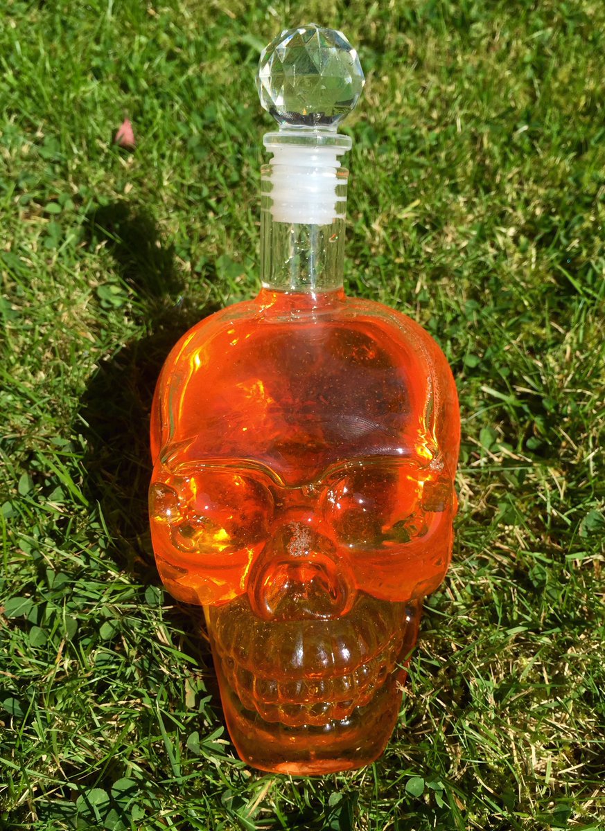 #COMPETITION ! #ELIQUID SKULL STORAGE &amp; 200ML OF JAX CUSTARD! #RT &amp; #FOLLOW TO ENTER ! #ECIG #SALE  #VAPE #VAPEFAM #FREE ENDS 04.04.17