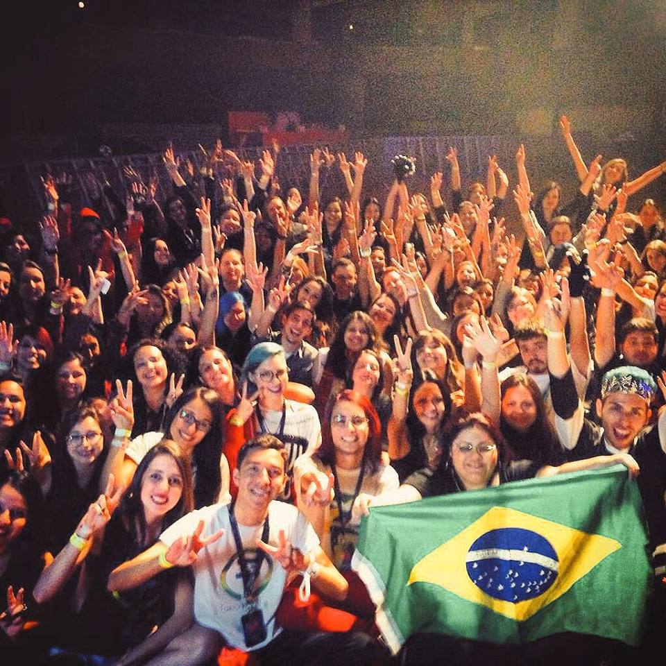 TokioHotelBR's tweet photo. Será que é tão difícil ter isso de novo???? #DreamMachineLATAMTour https://t.co/eA2YabIa35