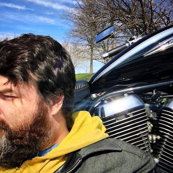 benjancewicz's tweet photo. Sunday naps in the park. #FerryBar https://t.co/Q8YWA55wC6