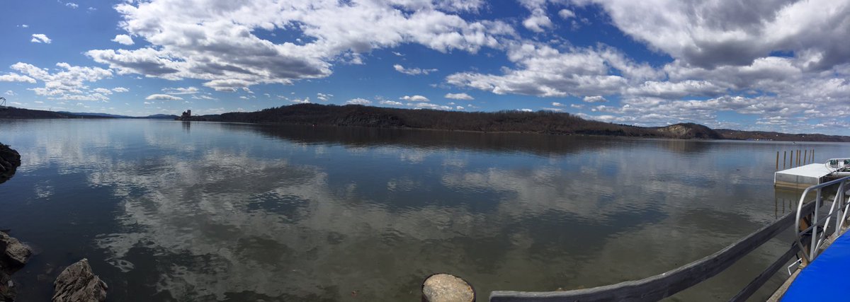 1OntheHorizon's tweet photo. #springatlast #lunchpicnic #dewinterizing #hudsonriverbeauty https://t.co/hf29UZZVq9
