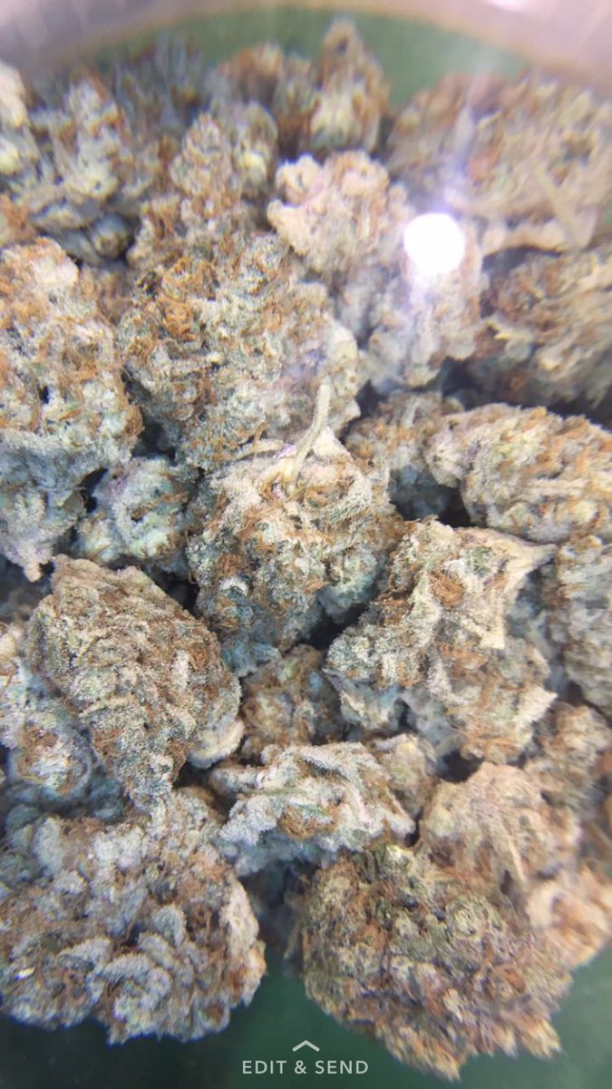 anonymoushippi's tweet photo. Up close of some fruity pebbles 🍌🍉🍎🍊 https://t.co/BAcJrSQxXM