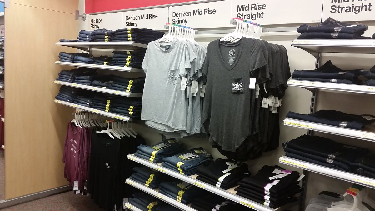 kylefromgm's tweet photo. Utilizing all of our Denim Wall real estate to drive sales! 👕👖Thanks @deborah_haffner for your super zoning skillz!😃 #denimreno #vmtl #0895 https://t.co/nMGIy2kIVp