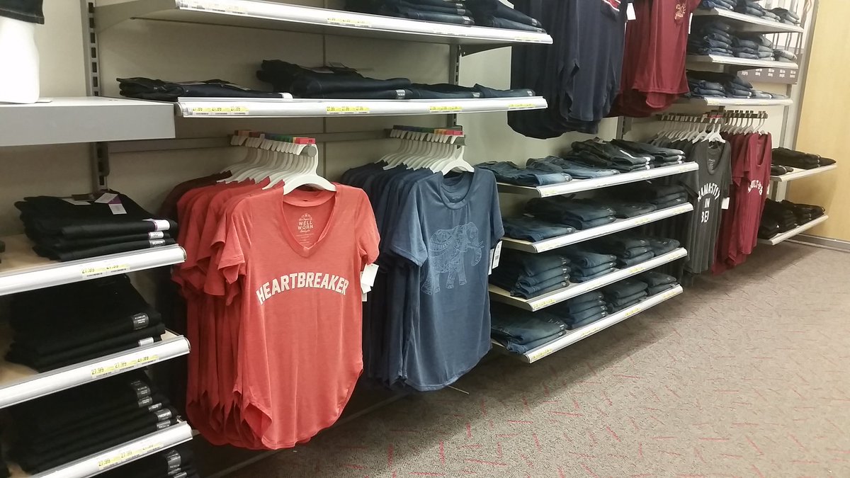 Utilizing all of our Denim Wall real estate to drive sales! 👕👖Thanks <a href="/deborah_haffner/">Deborah Haffner</a> for your super zoning skillz!😃 #denimreno #vmtl #0895