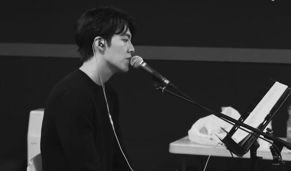in_Picture_'s tweet photo. 🎤 #KimWooBin ♡ https://t.co/gWlTvIpoed