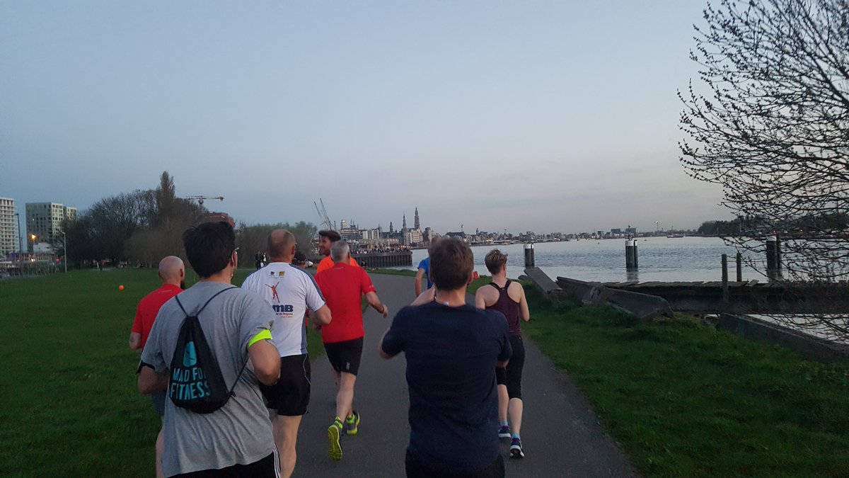 AlexLoopt's tweet photo. Nog 3 weken te gaan! #Antwerp10Miles #AlexLoopt #AntwerpRunners https://t.co/K4QSFjuYnr https://t.co/rIBGAXqWOz