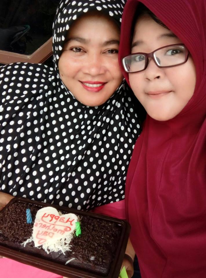 My Familly My Love
mrka adlh wanita yg paling aku cintai,
krn merekalah aku bisa bertahan sampai saat ini.
i love u mom, Love u sister <3 :*