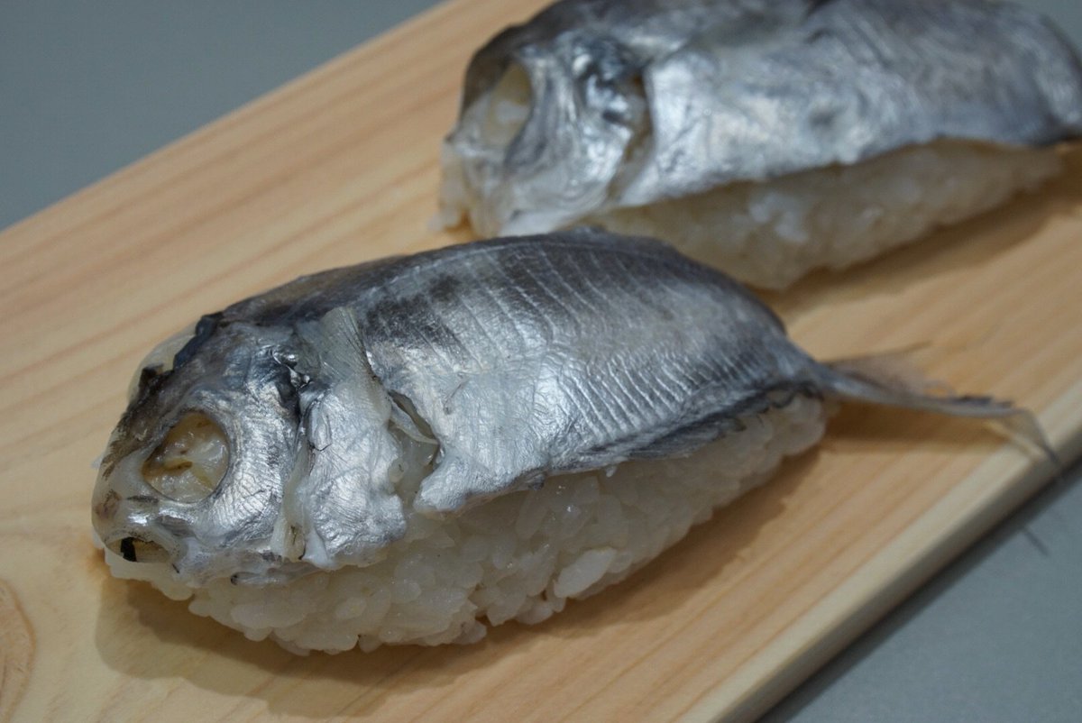 食べる大谷さん 徳島の郷土寿司ぼうぜの姿寿司 田舎のばらずしだよ ノ 酢でしめたぼうぜは頭も尻尾もまるごと全部食べます ばらずしは地元の季節の食材を入れて豪華に どちらもハレの食ですね この地域も酢飯にゆずをきかせて香りがよかった 食べる大谷さん 徳島の郷土寿司ぼうぜの姿寿司 田舎のばらずしだよ ノ 酢でしめたぼうぜは頭も尻尾もまるごと全部食べます ばらずしは地元の季節の食材を入れて豪華に どちらもハレの食ですね この地域も酢飯にゆずをきかせて香りがよかった