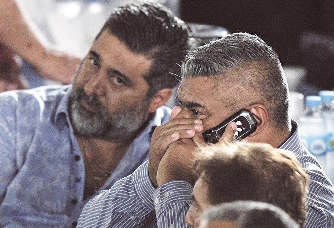 robertoayala10's tweet image. -Muchachos ayudemos a boca para q salga Campeón con más disimulo -Vos crees q se están avivando -si bolu #Afa #Tapia #Angelici #Mafia #River