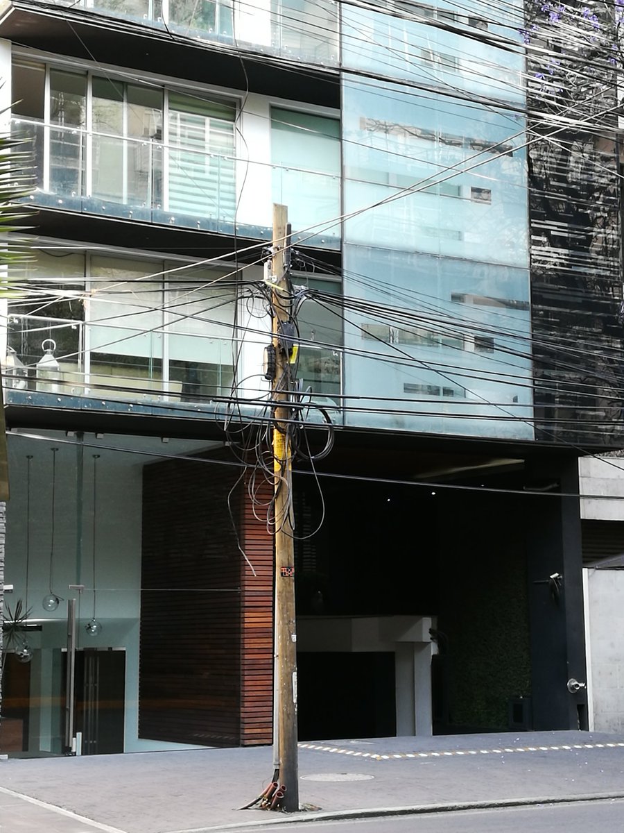 Gmo_1965's tweet photo. A sample of #cablemess in #Polanco #CDMX https://t.co/inKsshCFEH