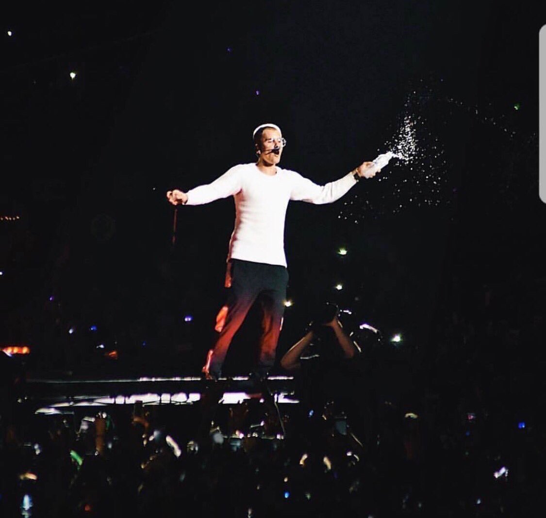 biebernovidade's tweet image. FOTOS do segundo show da PWT em São Paulo (02/04)
#PurposeTourSaoPaulo2