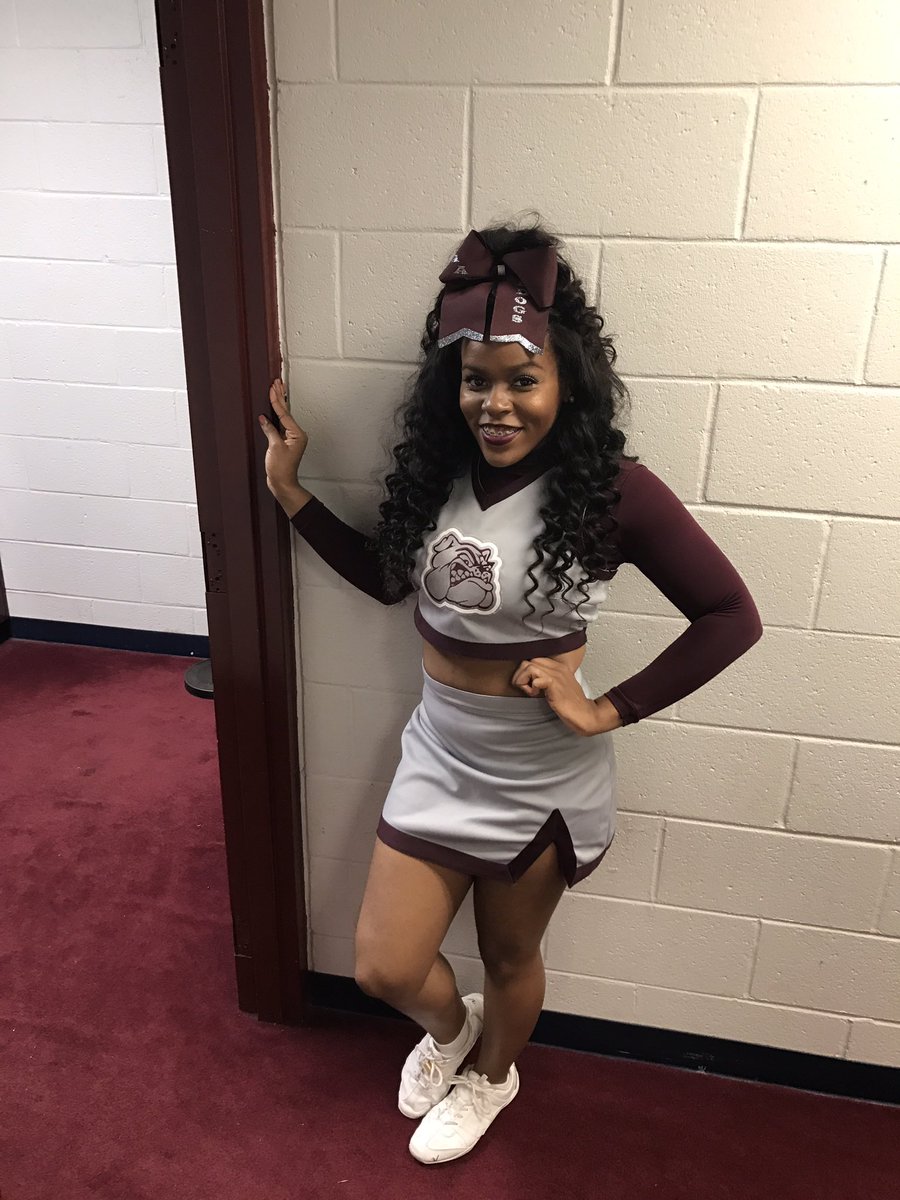 AO_095's tweet photo. I love this picture 😫❤️ so little and cute! #AAMUCheer #TheSeasonIsOva https://t.co/q6shoYhcVU
