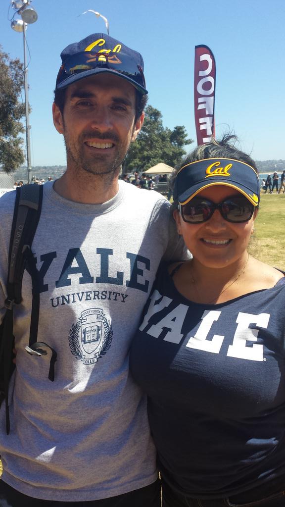 Love supporting our teams!  A great conversation starter! @YaleAlumni @crewclassic #SanDiego #yalealumni #CalAlumni