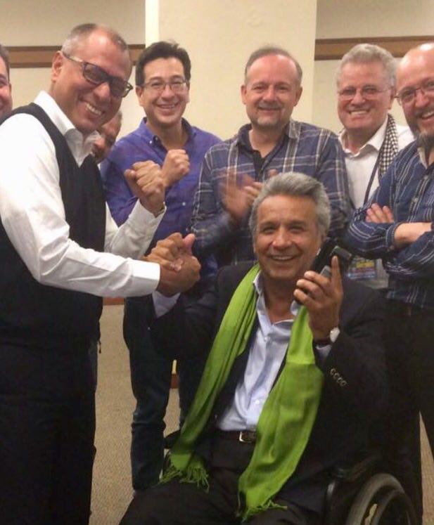 VamosLenin's tweet image. .@Lenin recibe resultados del Exit Poll ¡Estas sonrisas lo dicen todo! Vamos por un Ecuador de todos y para todos. #LenínPresidenteDeTodos