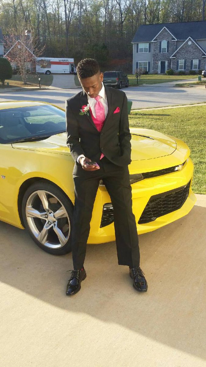 MCNEELY33's tweet photo. Truly Blessed in 2017🙏#excLUEsive #Prom2k17 https://t.co/YkBzIezFvF