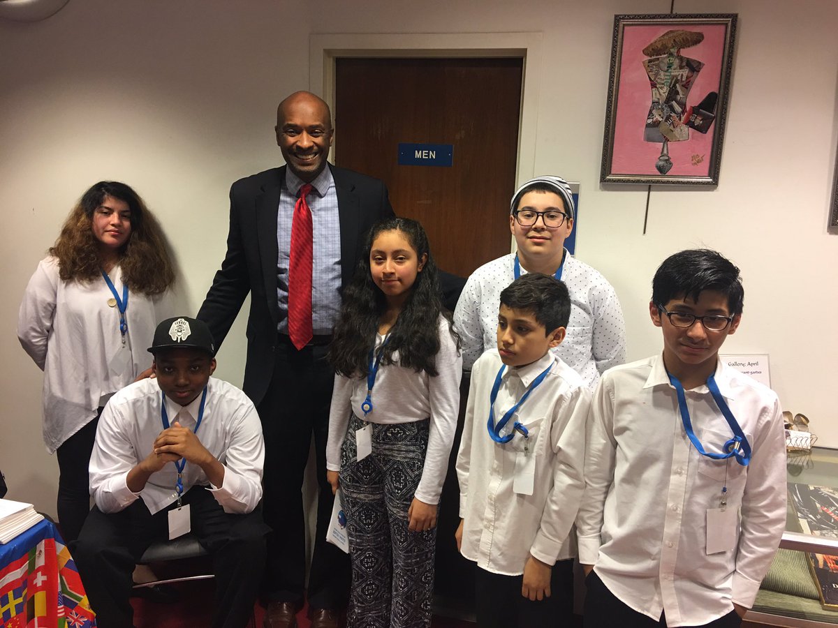 sobenyree's tweet photo. Legislator Kevan Abrahams with some of our Jr Friends. #GlobalVillage #UniondalePublicLibrary #Librarian https://t.co/6O5r69NPlD