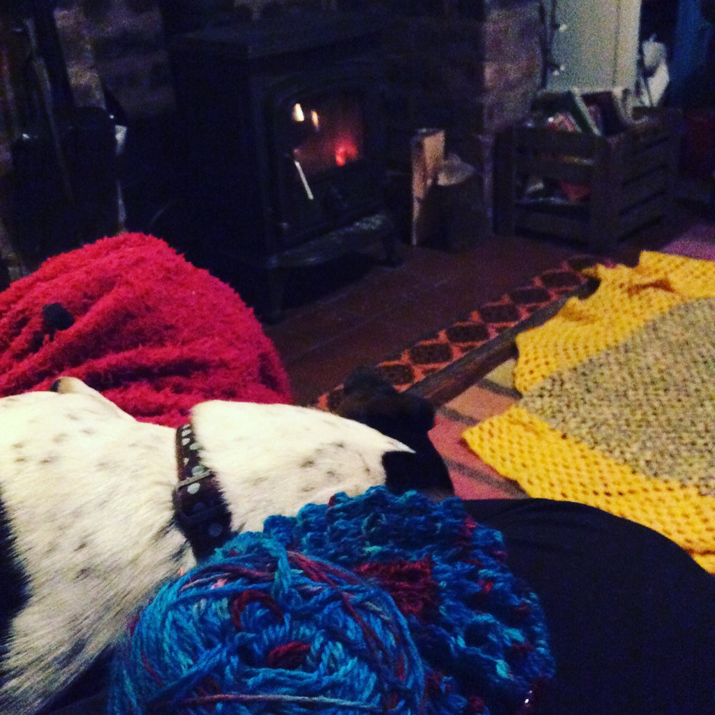 LittleStitchLTD's tweet photo. Nothing like #knitting my own #handdyed #yarn by the fire. https://t.co/dqAfsMHxOG