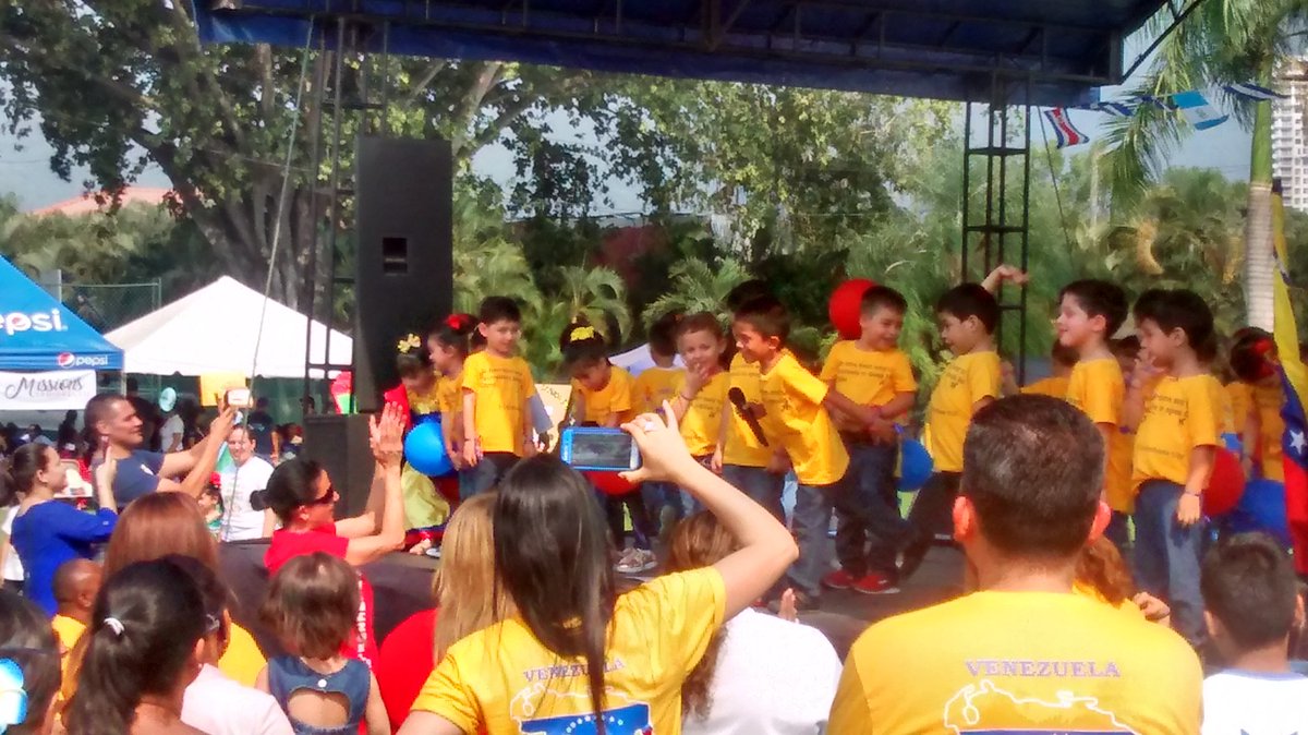 raulpazjr's tweet photo. #MissionDays en escuela de mi hijo #Santiago ORAMOS Y BENDECIMOS A #VENEZUELA y todos los países de A.L. y el mundo https://t.co/3D9Rrpjfwv