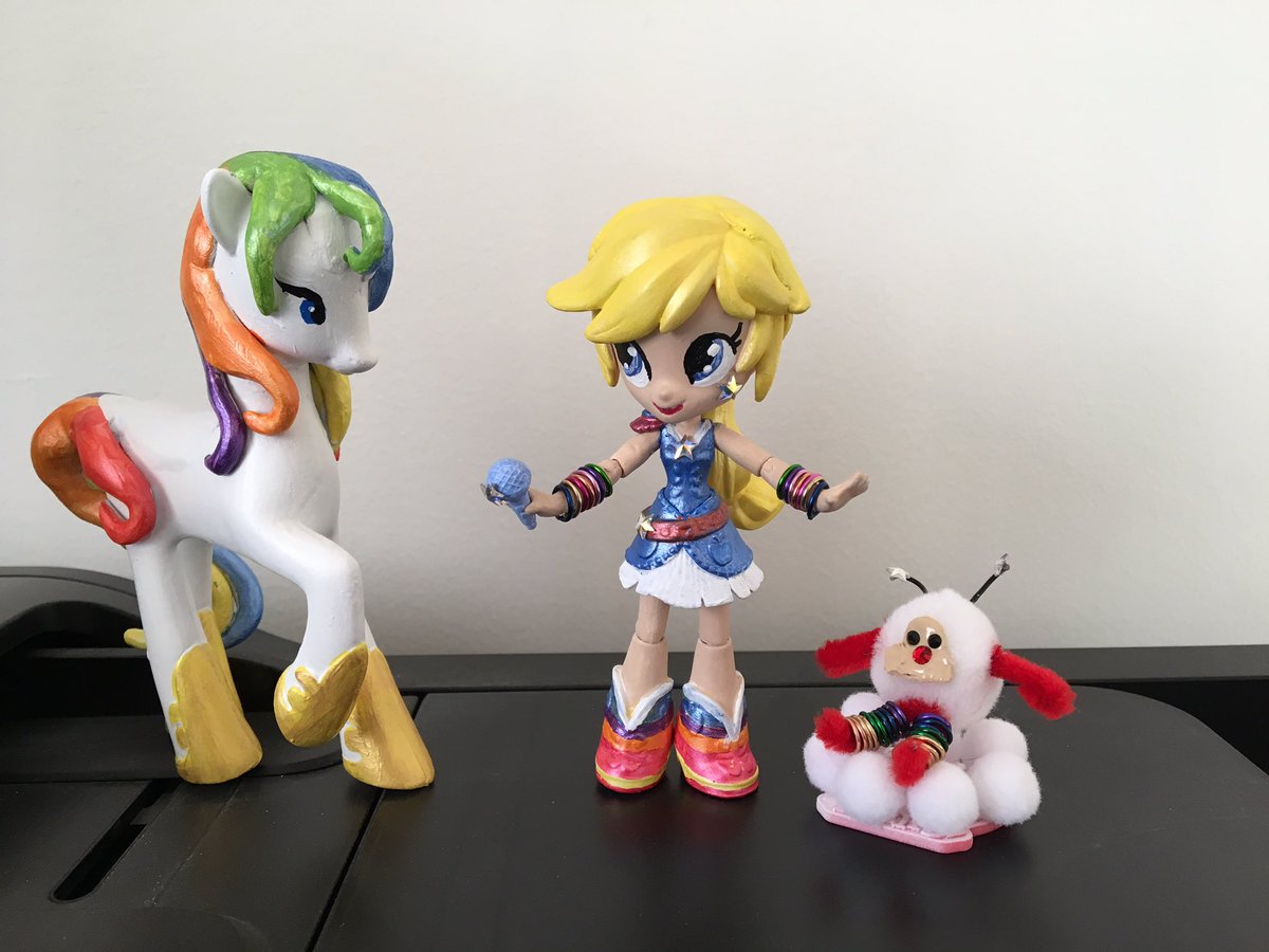 TrotLoeilArtist's tweet photo. Rainbow Brite and crew all set for @UR_NY @SamohtLion #undiscoveredcon #rainbowbrite #80scartoon https://t.co/NWzVfFkU6B