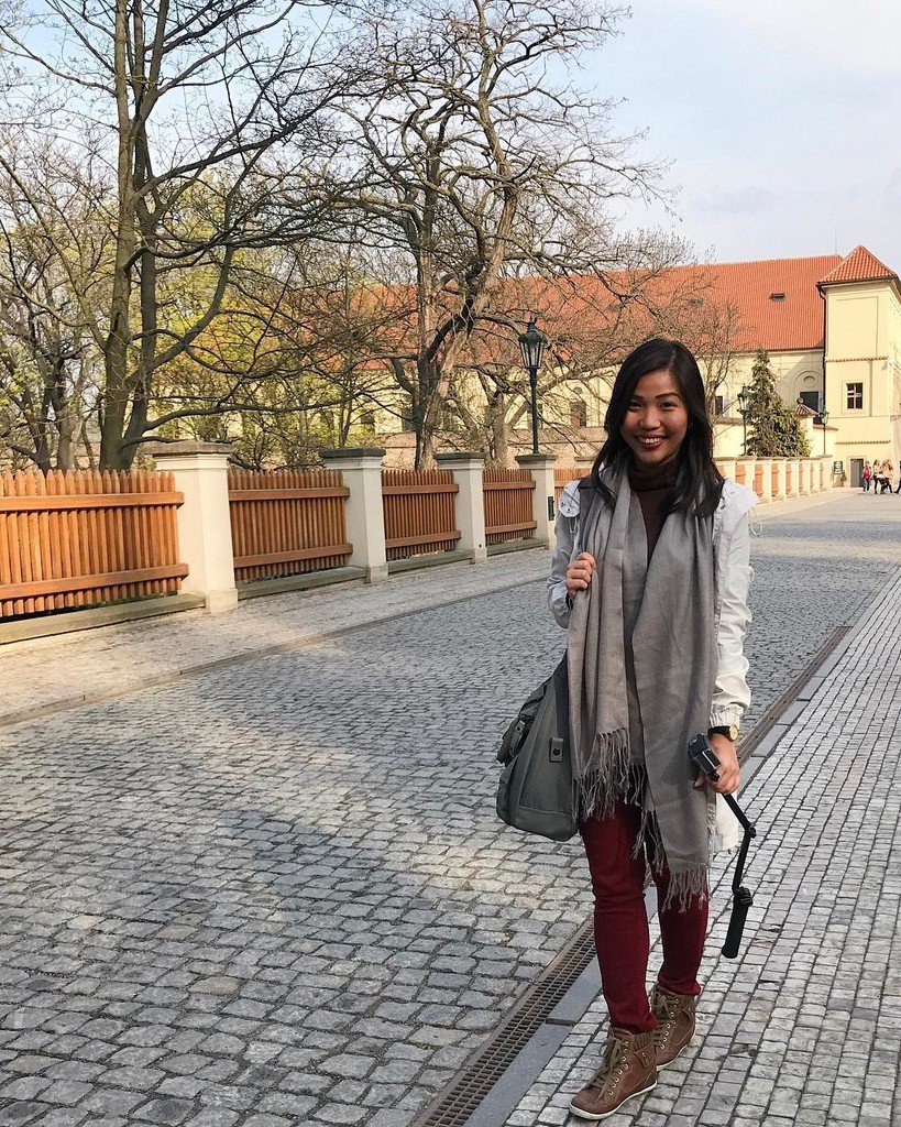 maannbarcebal's tweet photo. Off to the castle to meet my prince 🤴🏻🏰😂 #chozlangwalangprince #hicharles 😘 #Prague #CzechRepublic https://t.co/70s5wFft5E https://t.co/zY8qZDCxr5