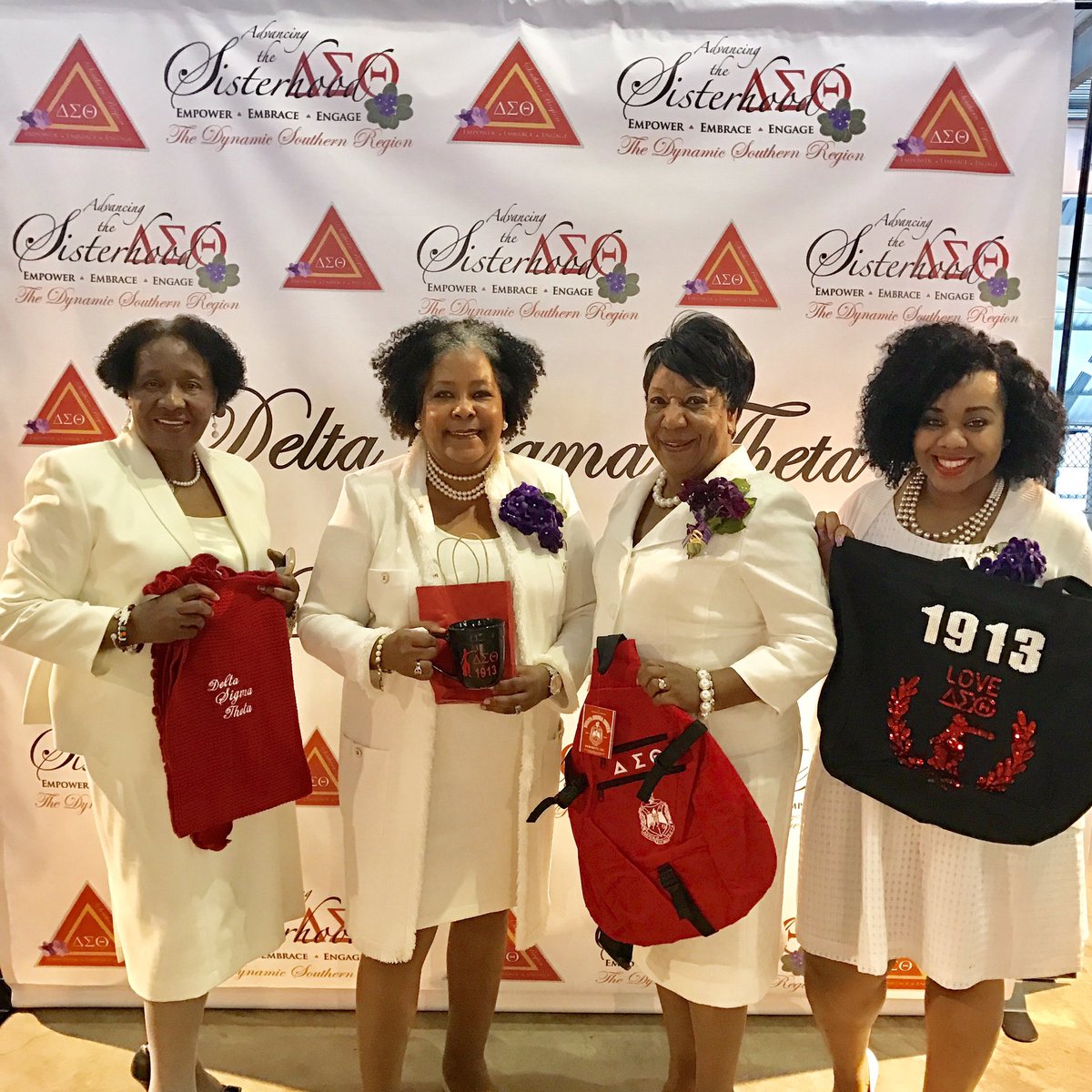 Thanks for the amazing gifts !!
#FLBACluster2017 #AdvancingDST #DST #SAC  #SouthernDST1913