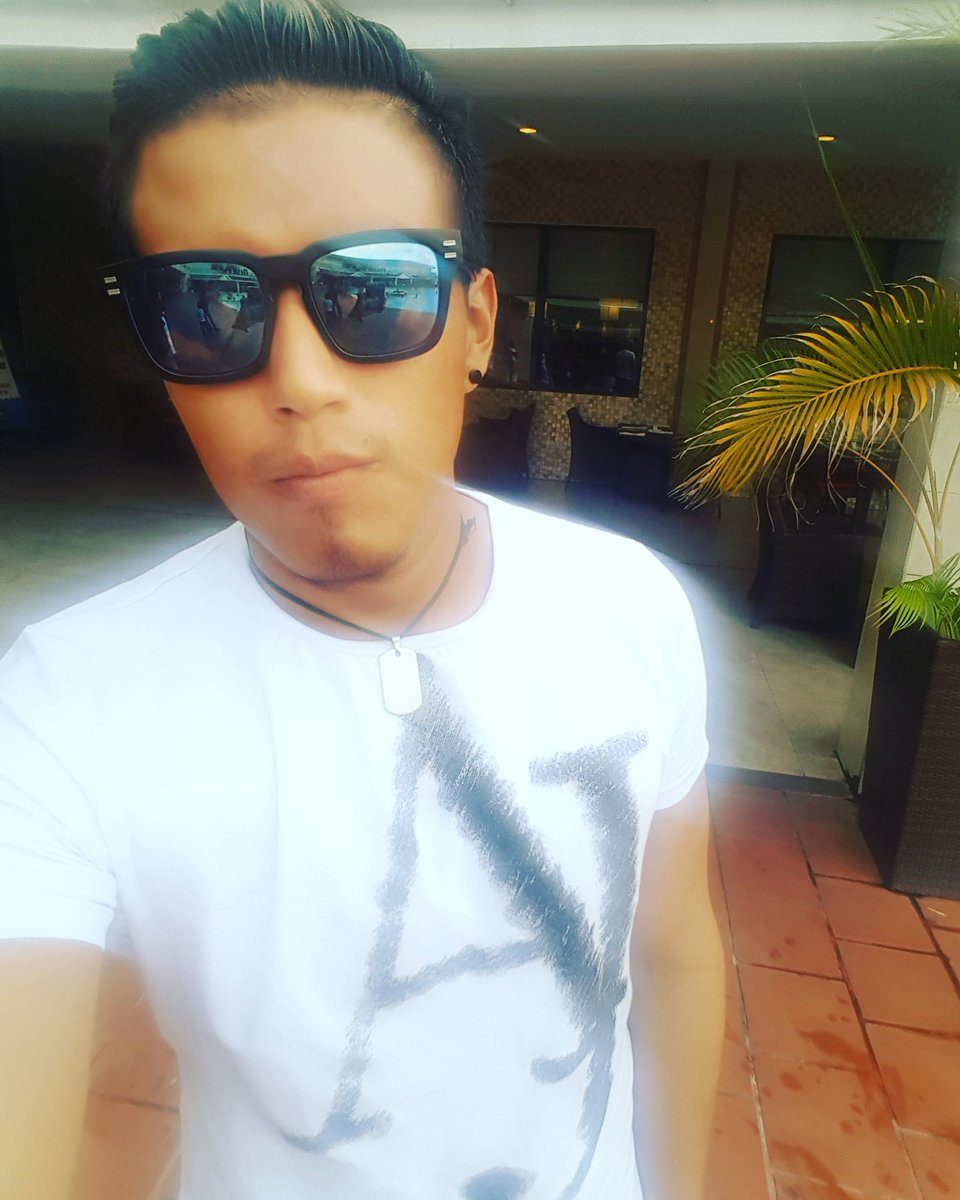 Rakehell_322's tweet image. First selfie for the year...forehead got bigger like 😂#FML #SmoothFlow