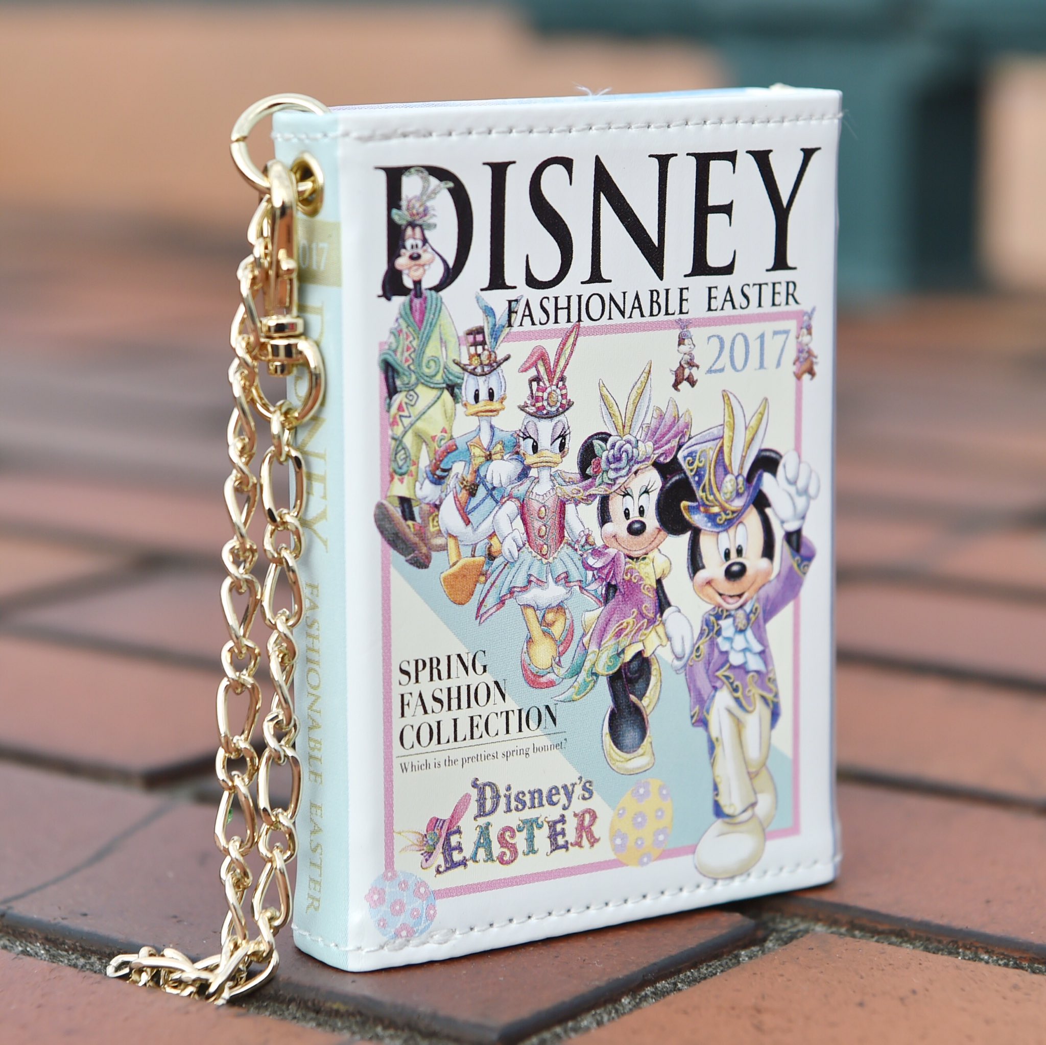 Mezzomikiのディズニーブログ 東京ディズニーシー ディズニー イースター パスケース まるでファッション雑誌のようなおしゃれなパスケース 裏面と中の4枚のカード入れはデザイナーデザイン 1900円 T Co U6kyh3gxax T Co Sxpksnasci