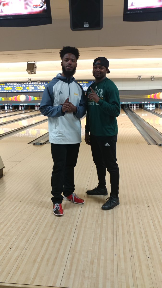 Husky_Speed's tweet image. Coach Herring and Coach Cole were your top team of the afternoon! And no it was not rigged! #HuskyPride #TeachingLessons