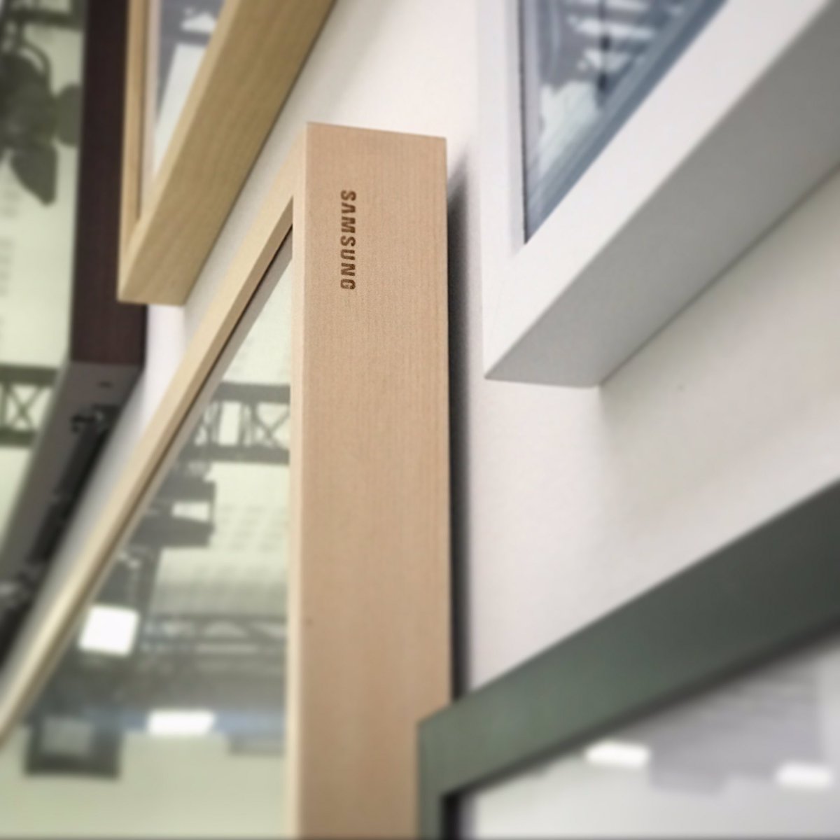 yvesbehar's tweet image. Preparations under way for the #salone2017 at B&amp;amp;B @bebitalia &amp;amp; Samsung Arena
#samsungtheframe #invisibletech instagram.com/p/BSZV5XcAdw_/