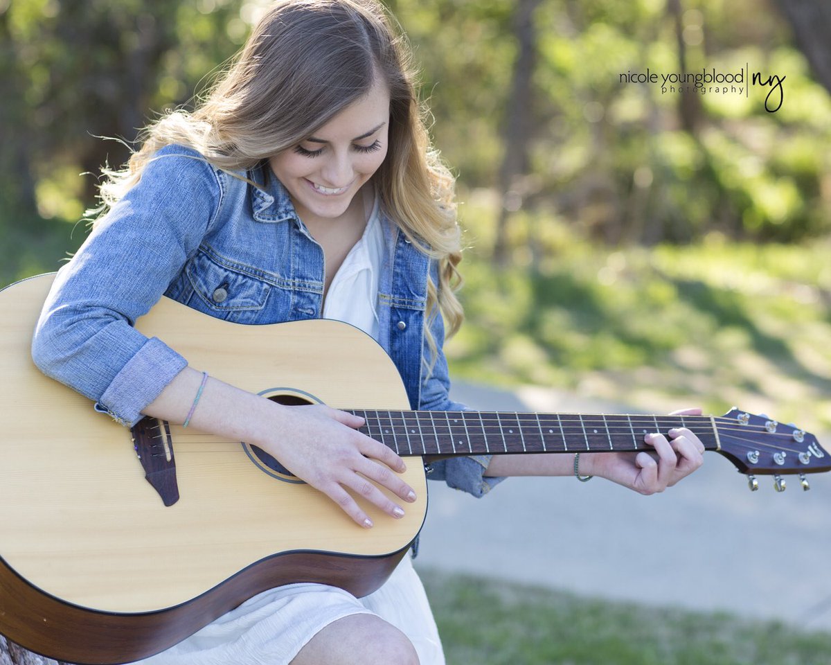 nicoleyphoto's tweet photo. Senior Sunday with sweet @Emilyolsen1234 . Love her natural beauty inside and out. #seniors #classof2017 #mhs https://t.co/Rw5zl89r1A